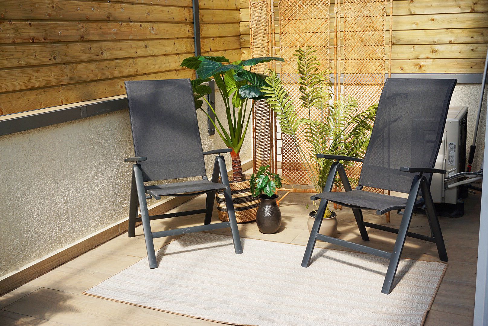 B&B terras - Relaxstoelen in de zon