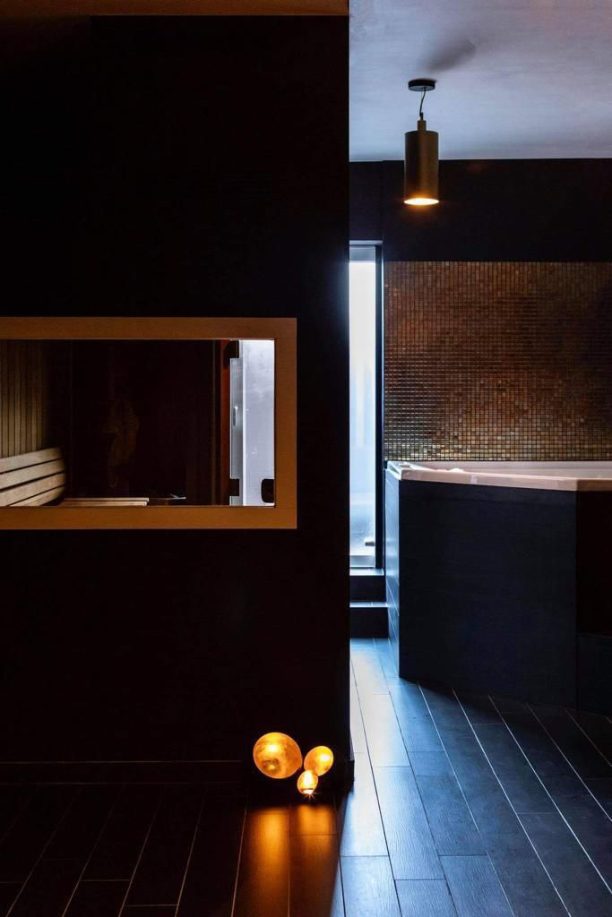Zen Gold zonnig privé terras met ligbedden